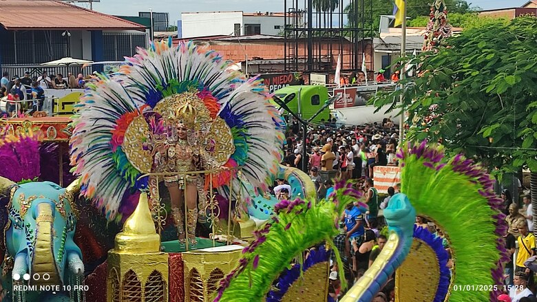 Chitré da inicio al 2025 con tradicionales mojaderas y cuenta regresiva para el Carnaval