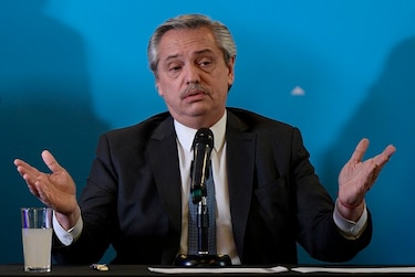 Presidente argentino pide a trabajadores no pedir salarios ‘desmedidos’