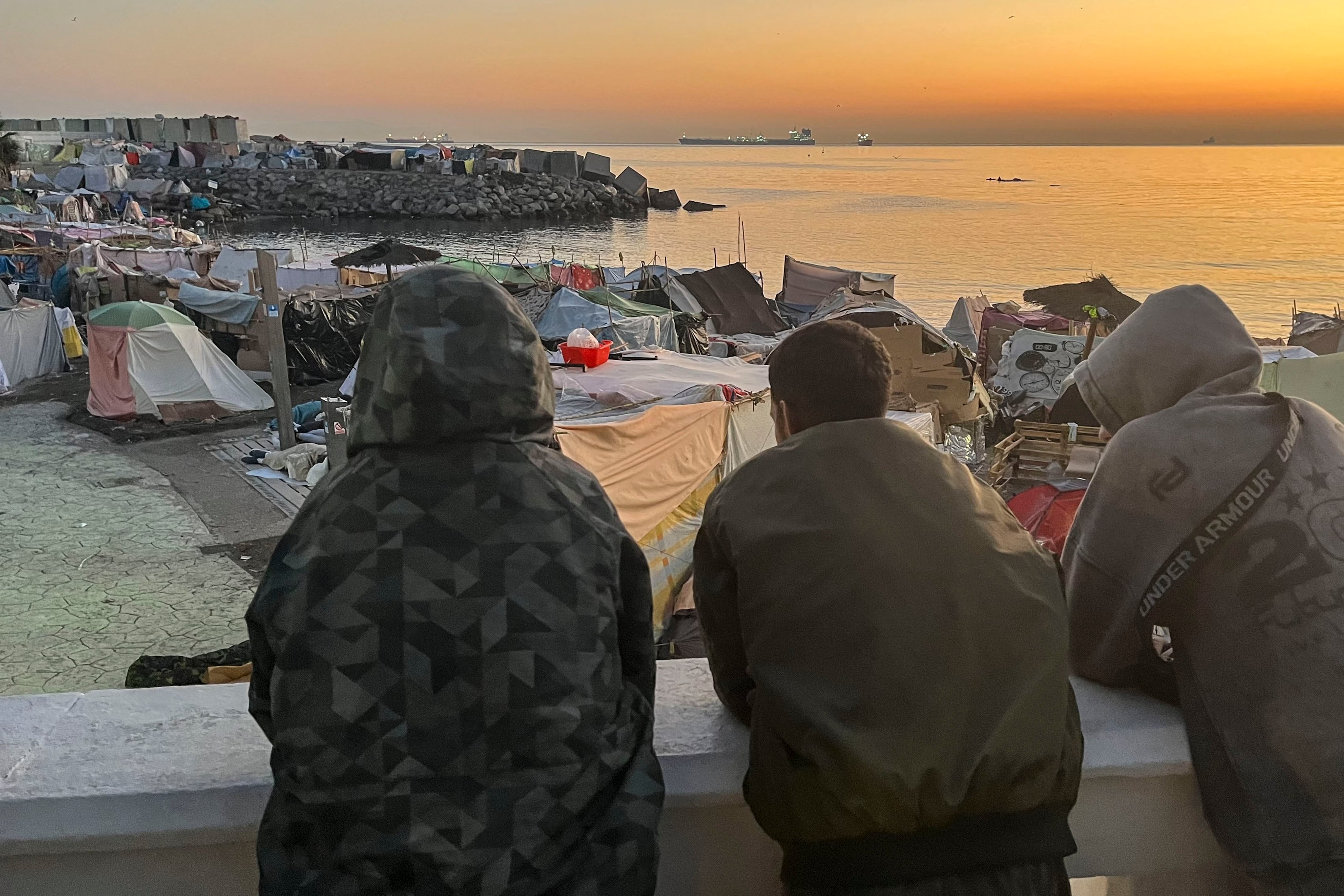 Expulsan en un mismo día a 12 migrantes por agresiones y robos en Ceuta