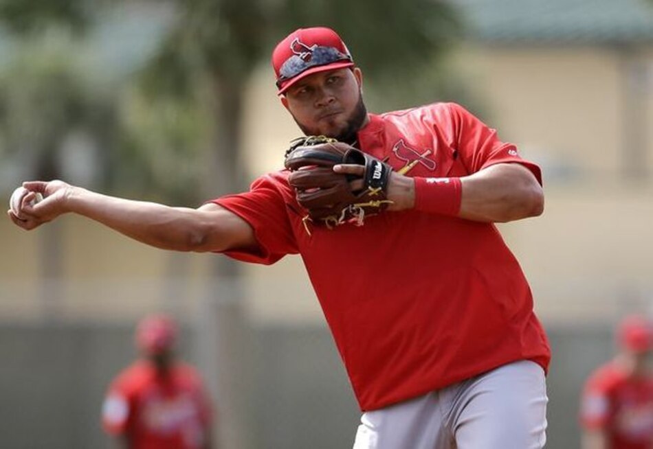 Jhonny Peralta llega a los entrenamientos de los Cardenales