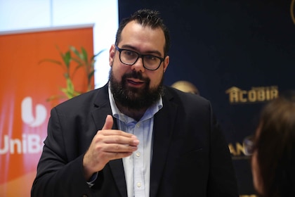 MEF: déficit fiscal será superior al 4% este año