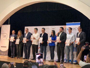 Conep entrega plan Visión País 2050 a candidatos presidenciales