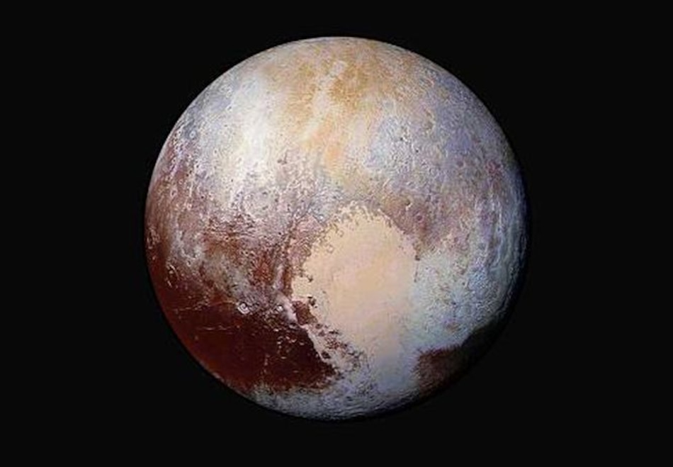 Plutón tiene un océano subterráneo, posiblemente cubierto de hielo semiderretido
