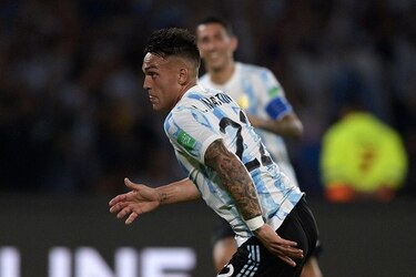 Invicta Argentina, sin Messi, vence a Colombia 1-0 y la aleja de Catar 2022