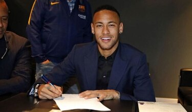 Neymar se siente en casa tras firmar su renovación con el Barça