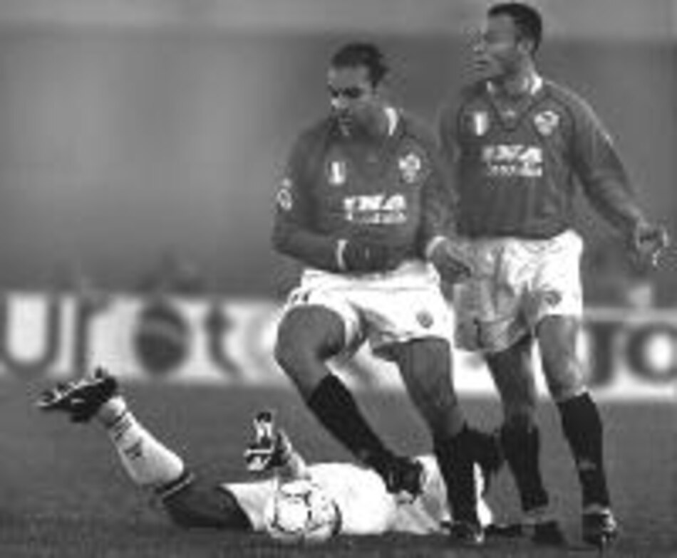 Emerson y Samuel llevan a Roma al primado