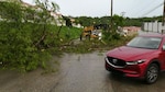Fuertes lluvias y vientos causan caída de árboles y voladura de techo en la Cancillería