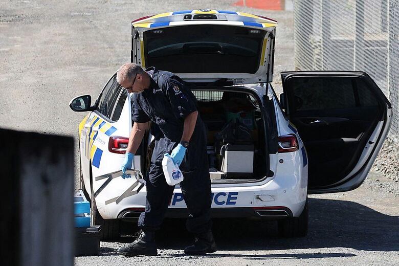 Muere por un disparo de la policía el padre que se fugó con sus tres hijos a un bosque de Nueva Zelanda y estuvo prófugo durante casi 4 años