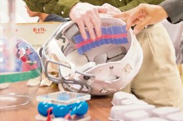 Bolsas con fluidos en cascos para prevenir lesiones