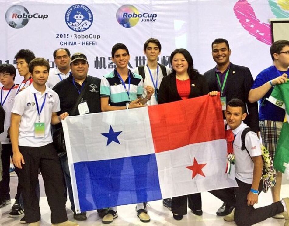 Frutos de la robótica panameña en China