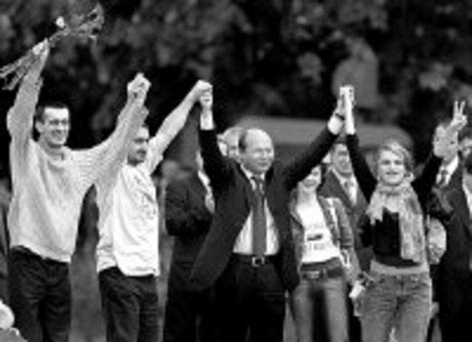 Periodistas liberados en Irak llegan a Bucarest