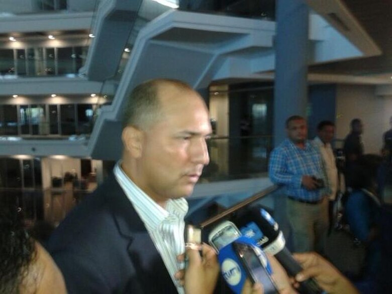 Elías Castillo dice que la transferencia de TCT fue una donación política; los demás guardan silencio