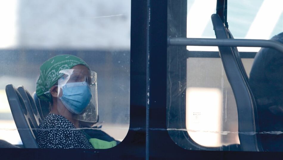 Amplían toque de queda y establecen compras por género