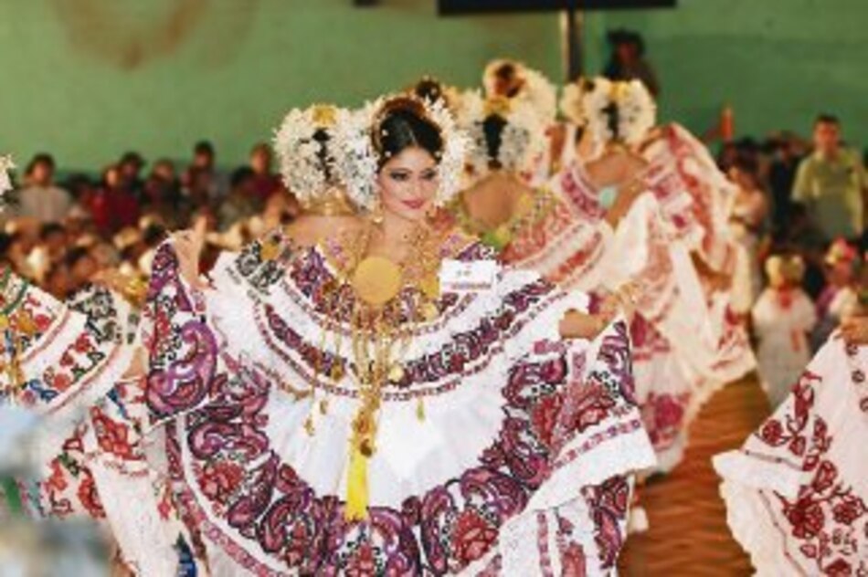 En honor al traje típico nacional