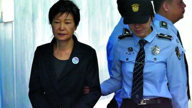 Piden 30 años de prisión para Park Geun-hye
