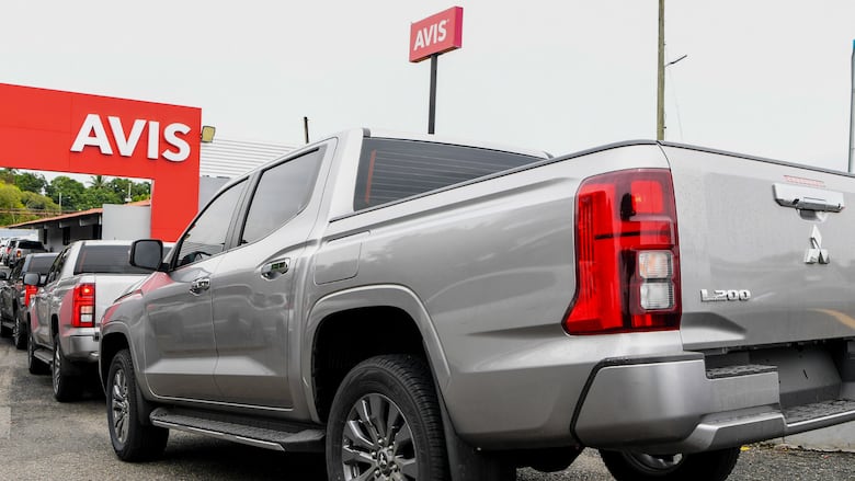 Entrega de flota Mitsubishi de Excel Panamá a Avis Rent a car