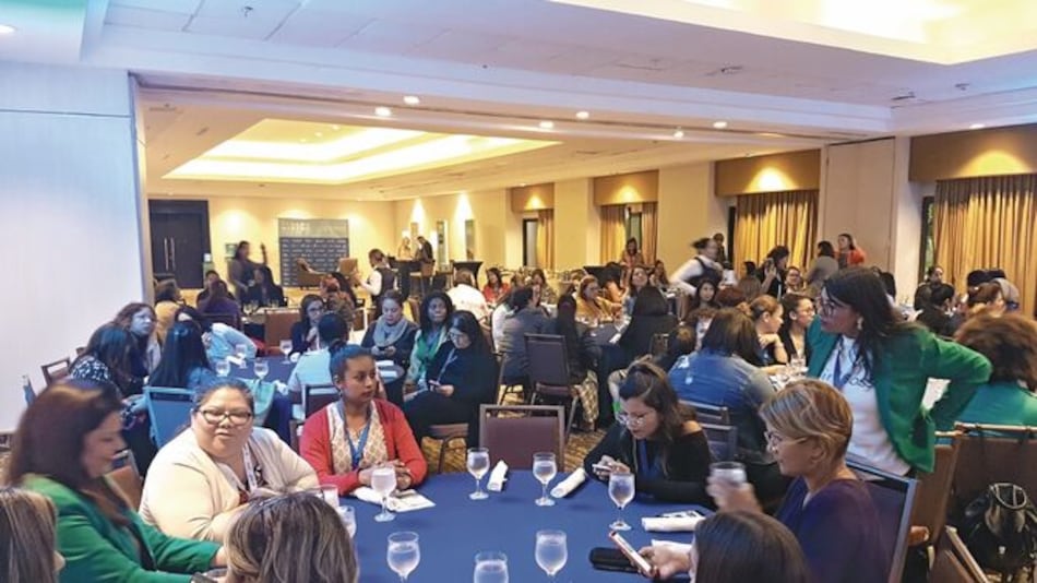 Foro de mujeres emprendedoras debate sobre liderazgo e inclusión en área digital