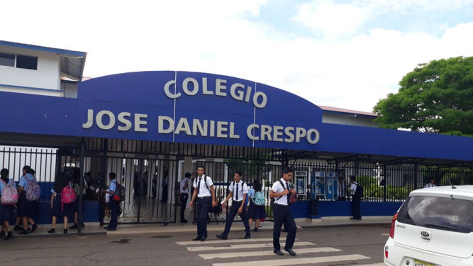 En medio de necesidades, el colegio José Daniel Crespo celebra 76 años