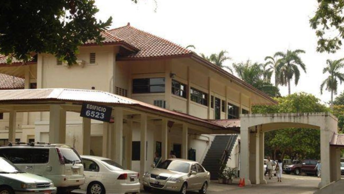 Fiscalía llega a Meduca para investigar caso de diplomas falsos