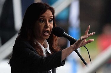 Fernández de Kirchner denuncia a gobierno de Macri ante justicia