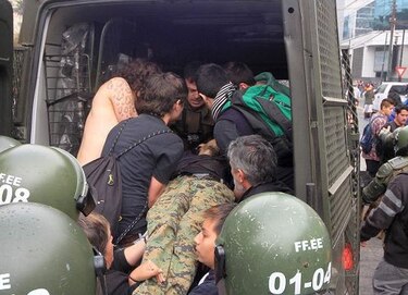 Dos jóvenes muertos en incidente tras masiva marcha de estudiantes