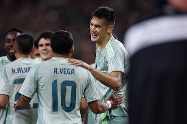 Copa Oro 2025: Con doblete de César Montes, México derrotó a Surinam y selló su clasificación a cuartos de final