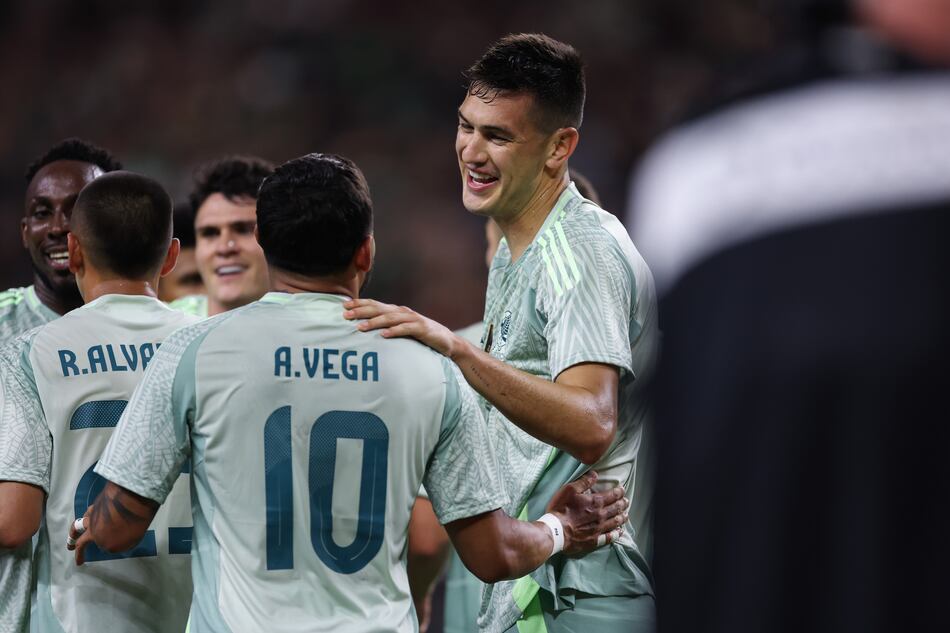 Copa Oro 2025: Con doblete de César Montes, México derrotó a Surinam y selló su clasificación a cuartos de final