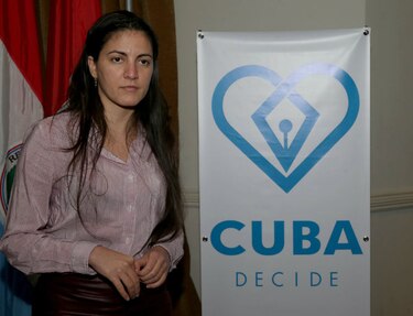 Disidentes cubanos promueven plebiscito de transición entre delegaciones que asisten a la Cumbre