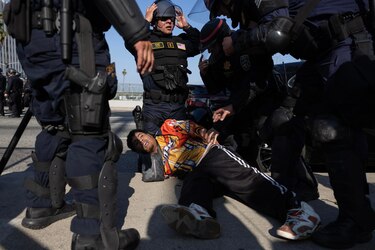 Toque de queda en el centro de Los Ángeles por protestas contra redadas migratorias
