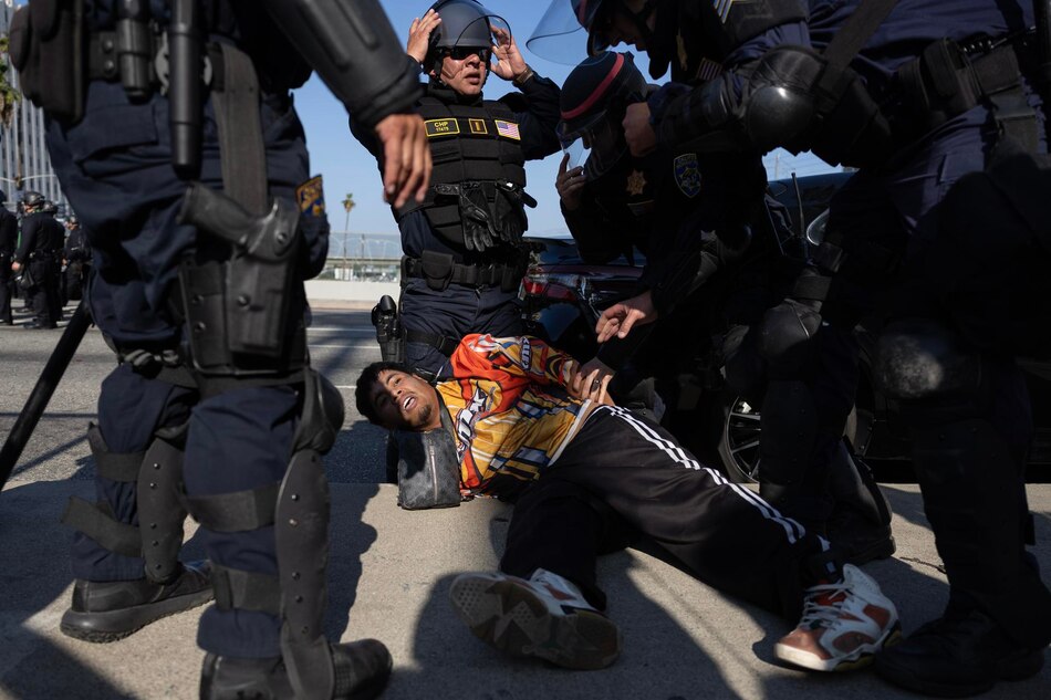 Toque de queda en el centro de Los Ángeles por protestas contra redadas migratorias