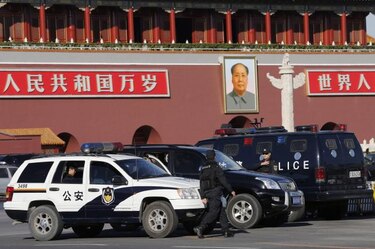 China sospecha que choque de automóvil en Tiananmen fue un ataque suicida