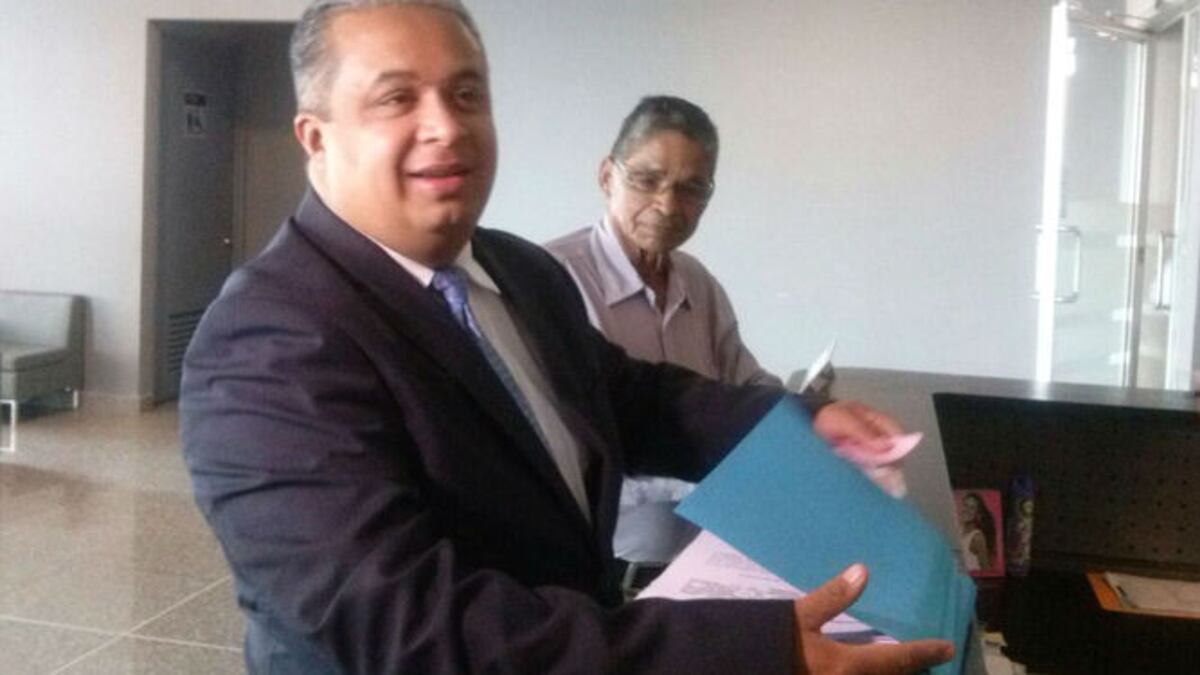 Presentan denuncia penal contra el presidente Varela ante la Asamblea Nacional