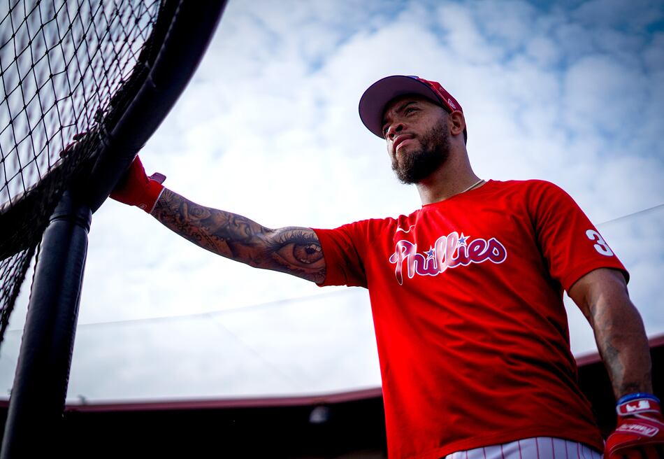 Edmundo Sosa recibe consejos de famosos jardineros