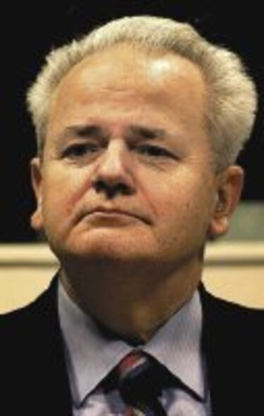 Con su muerte, Milosevic golpea al tribunal de La Haya