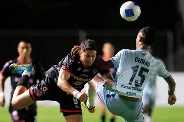 Xelajú pierde ante Sporting, pero avanza a semifinales