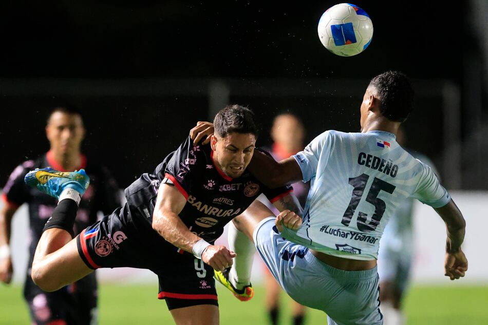 Xelajú pierde ante Sporting, pero avanza a semifinales