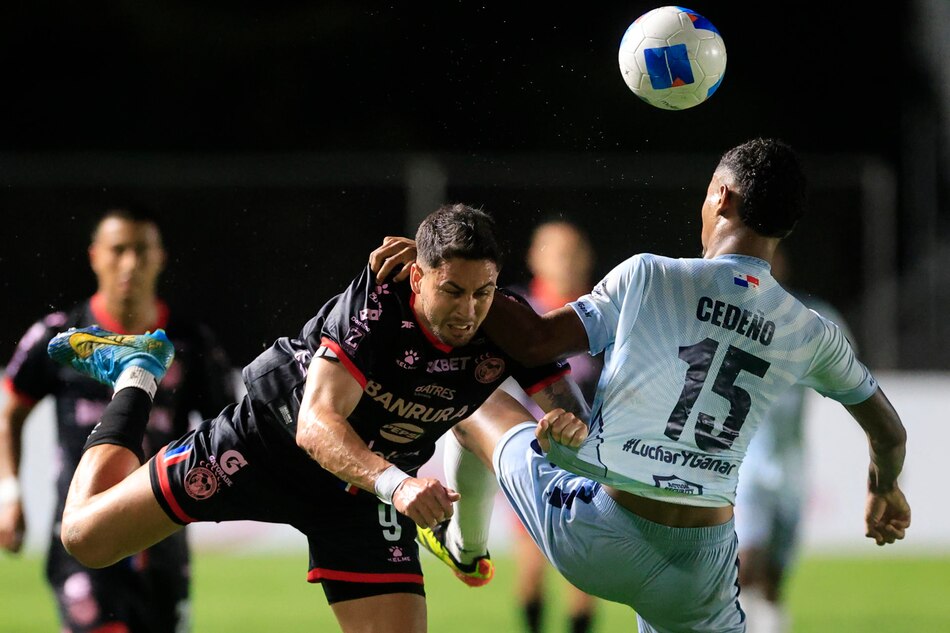 Xelajú pierde ante Sporting, pero avanza a semifinales