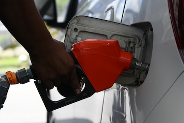 La gasolina subirá de precio otra vez; el diésel baja