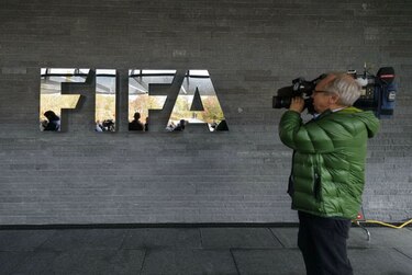 Ejecutivos de FIFA acogen plan de reformas, limitan el tiempo en la presidencia