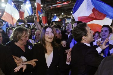 Carla Bruni pide que se respete el anonimato de su hija