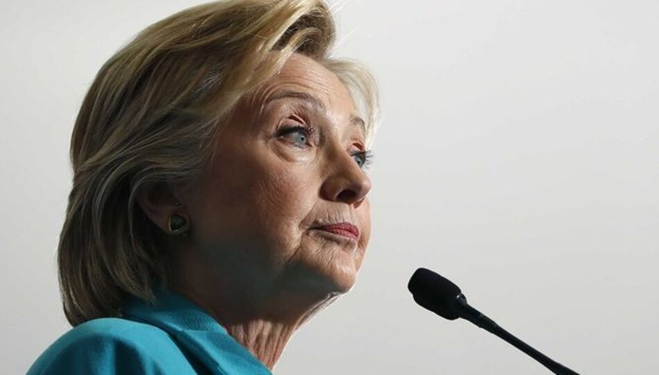 Clinton dice que e-mails y fundación no amenazan su candidatura