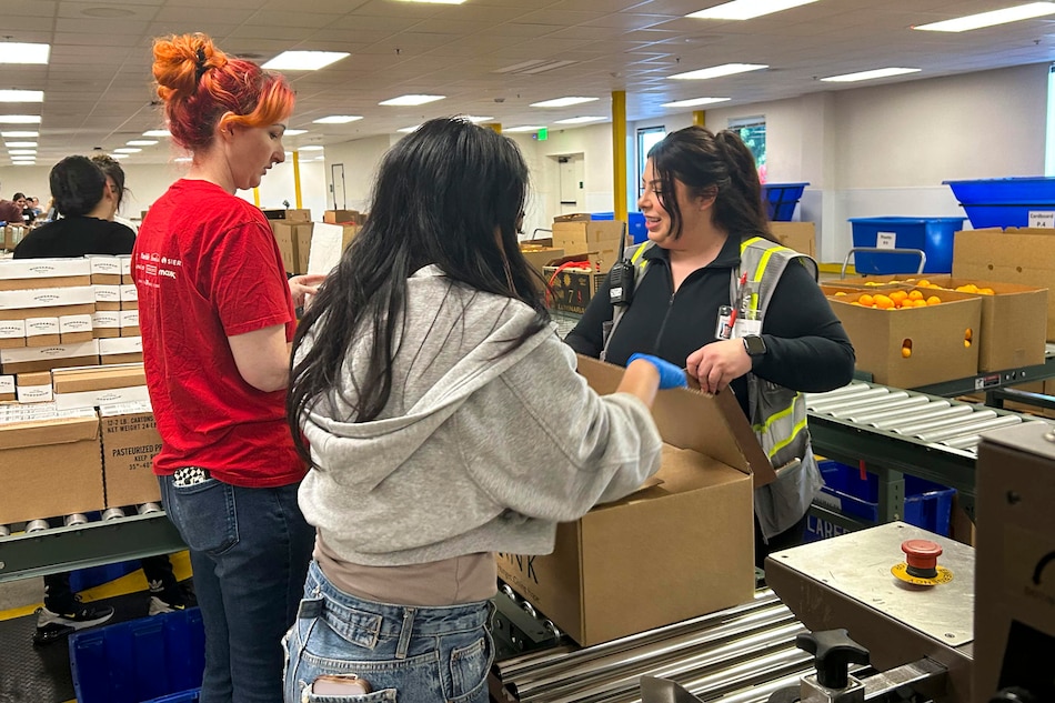 Miles de latinos abarrotan los bancos de comida en Estados Unidos ante la asfixiante inflación