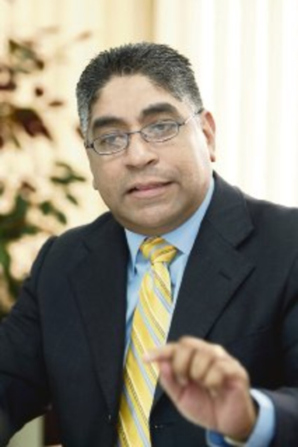 Gustavo Villa refuerza euipo de Banvivienda