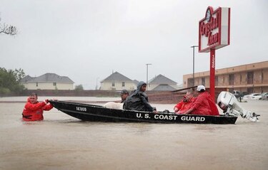 Texas aguarda la vuelta de Harvey entre frenéticos rescates