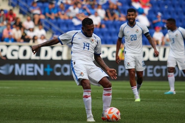 Panamá logra su segunda victoria en la Copa Oro; vence 2-1 a Martinica