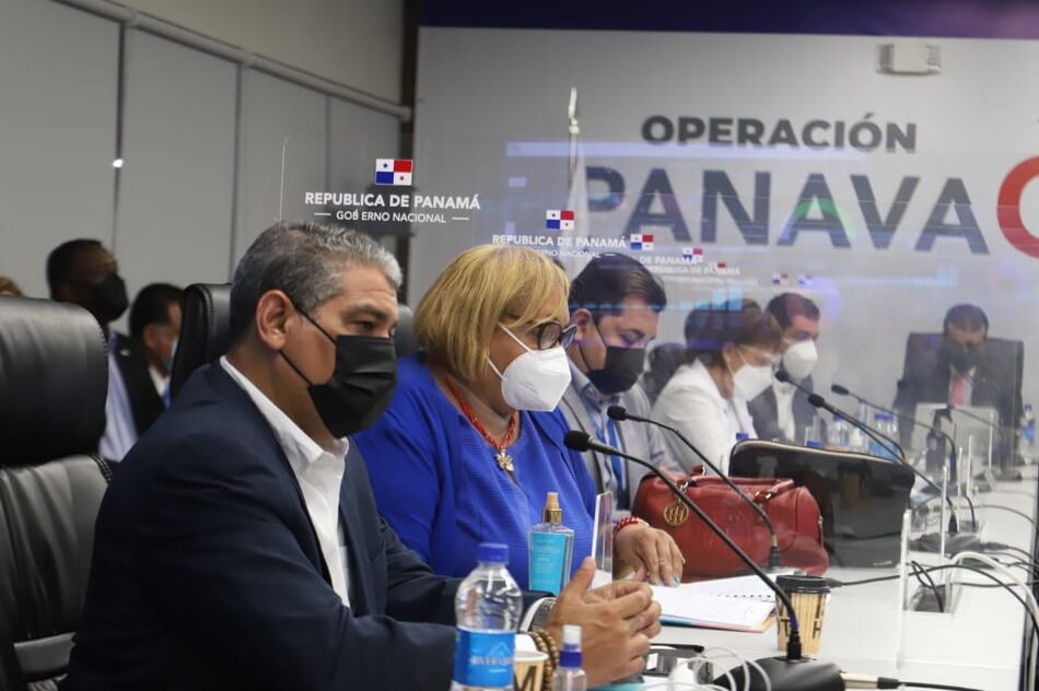 Docentes recibirán primera dosis a partir del 5 de abril; el miércoles llegará octavo lote de 36,270 vacunas