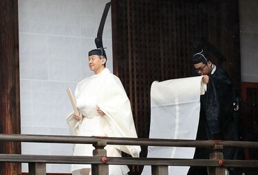 Nuevo emperador de Japón proclama formalmente su entronización
