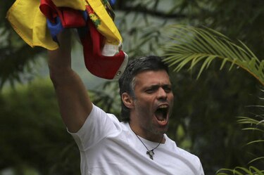 Opositor venezolano Leopoldo López vuelve a prisión domiciliaria