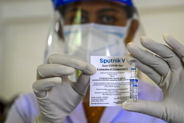 Argentina mezcla vacunas en la segunda dosis por las demoras de la Sputnik V