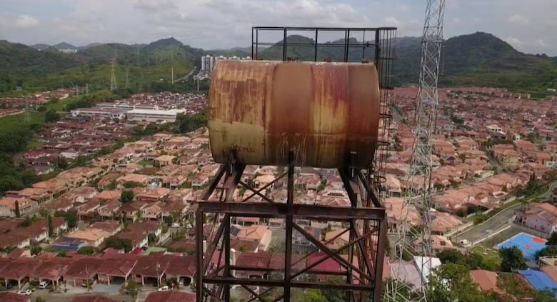 Filtraciones, óxido y abandono: los tanques que agravan la falta de agua en comunidades